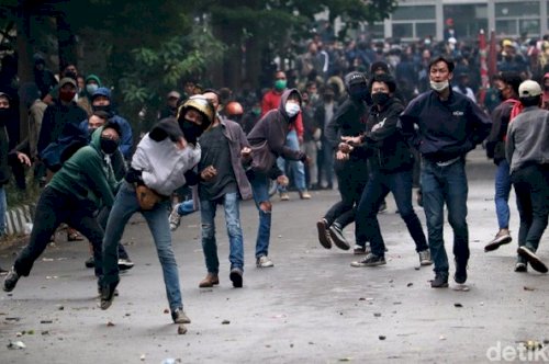 207 Orang Ditangkap Usai Demo Ricuh di DPRD Jabar-Gedung Sate